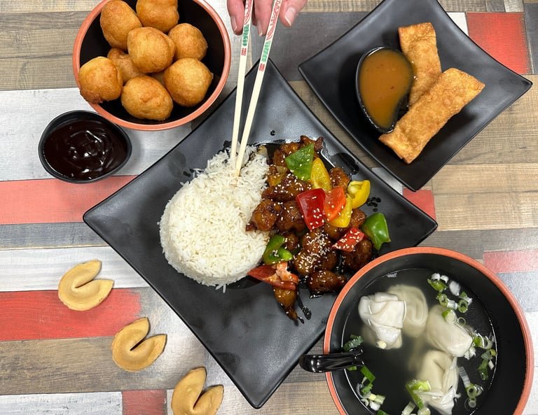 Repas de Général Wok avec bœuf à l’orange, riz, soupe won ton et entrées
